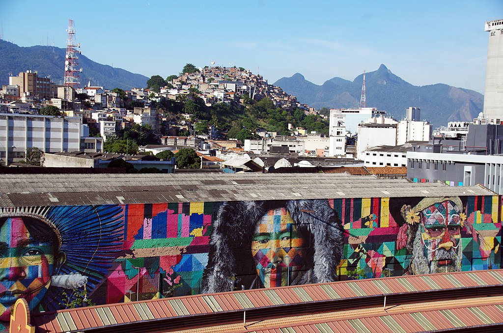 1024px-BR-rio-hafen-favela.jpg
