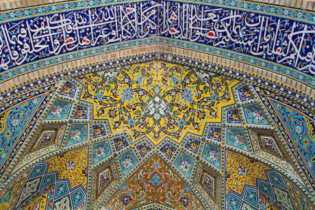 1024px-Colored_symphony_Al-Mahruq_Mosuqe_tiling_-_Nishapur.jpg