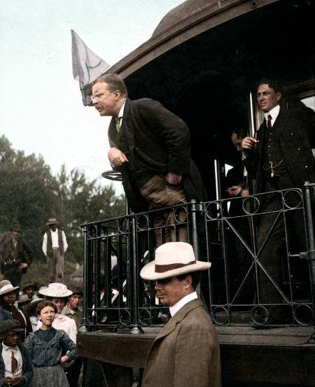 Teddy Roosevelt speaking at the back of a railroad car, May 25, 1907.