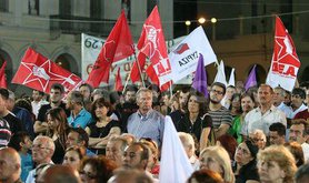 1372972117-syriza-president-alexis-tsipras-addresses-supporters-in-patras_2223594_0.jpg