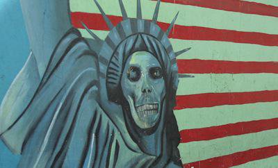 Anti-American mural adorning the former US embassy, Tehran. Demotix/Phil McElhinney. All rights reserved.