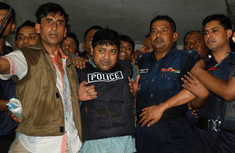 Detectives taking Sohel Rana, owner of the Rana plaza out of a court room
