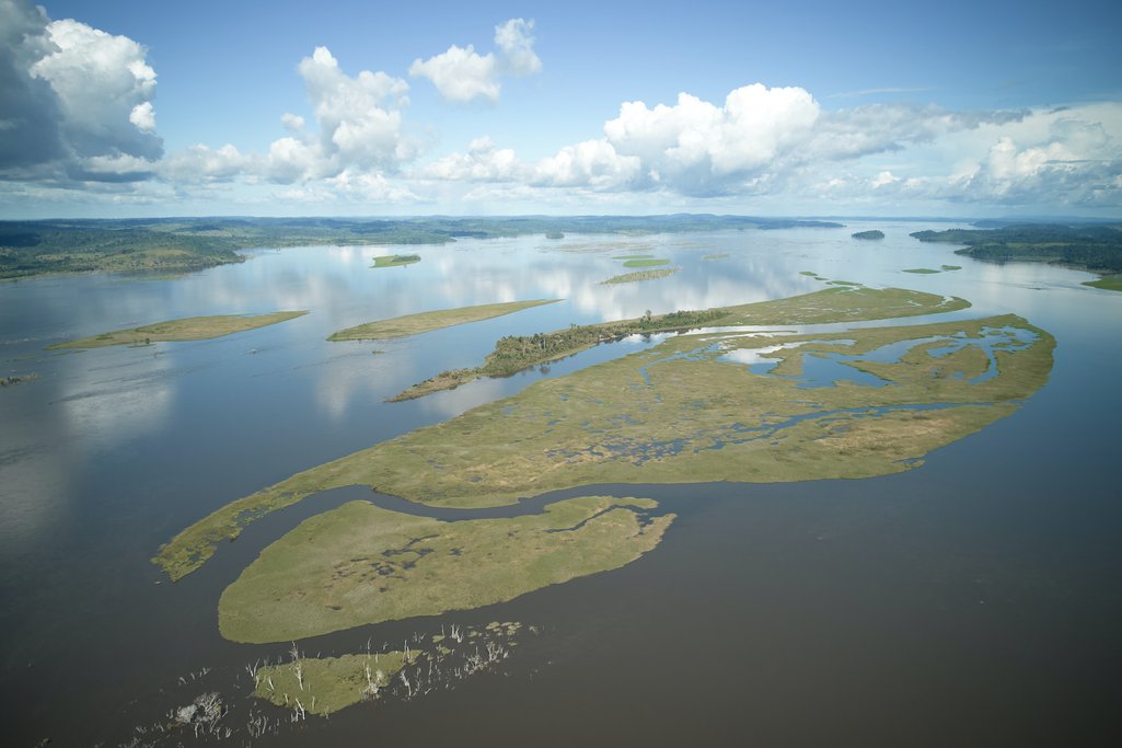 Vista aérea de algumas das ilhas que foram inundadas após a construção de Belo Monte