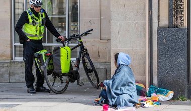 Police talk to a homeless woman UK