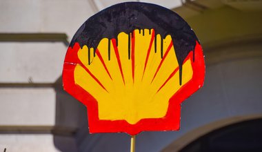 Shell oil sign