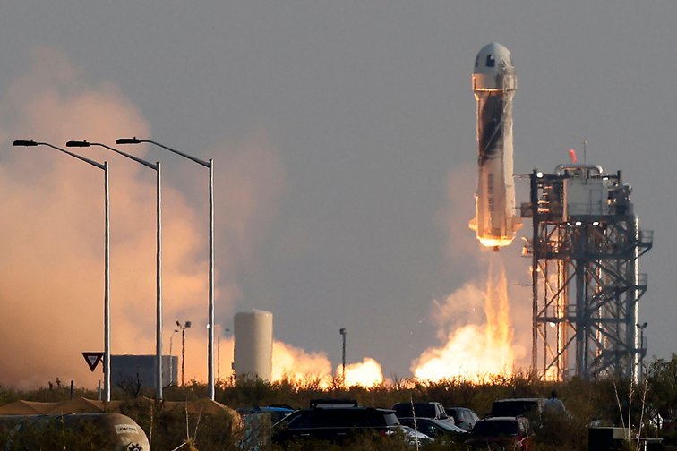 Why does Jeff Bezos's rocket look like that? An inquiry, Space