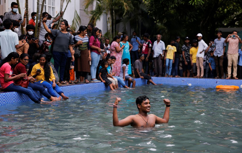 Sri Lanka pool protester.jpg