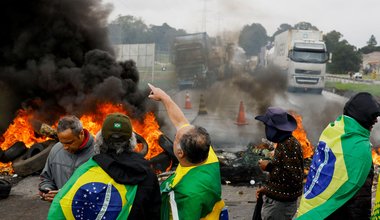 Manifesting a second-order revolution in Brazil