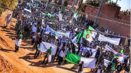 2 Some 30,000 protesters in Ain Salah marched on 24 Feb 2015 bearing the Algerian flag to affirm themselves as patriots who deeply care about national unity - Source- BBOY LEE Photos_0.jpg