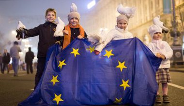 Children with EU flag