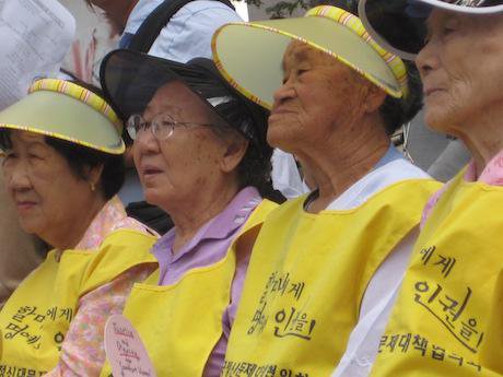 Women protest at the &#39;Comfort Women Protest&#39; in Seoul, South Korea, September 8, 2009. Jennifer Yin/Flickr. Some rights reserved