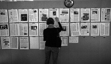 Putting the Gazeta Wyborcza together in Warsaw, Poland. Flickr/Marius Kucharczyk. Some rights reserved.