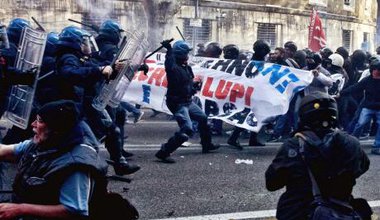 Protests in Rome against Renzi's economic reforms turn violent. Demotix/Stefano Montessi. Some rights reserved.