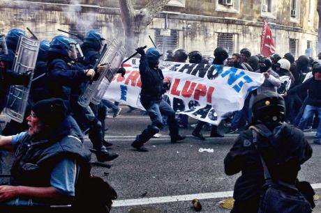 Protests in Rome against Renzi&#39;s economic reforms turn violent. Demotix/Stefano Montessi. Some rights reserved.