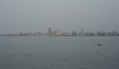 Kinshasa on a hazy day. Flickr/Karin Lakeman. Some rights reserved.