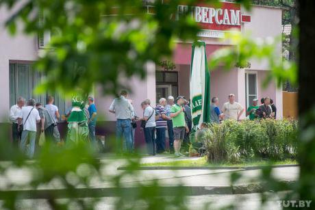 Workers gather outside a supermarket in Minsk on a friday evening. 