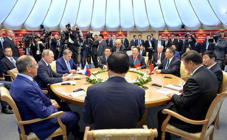 Vladimir Putin and Xi Jinping at BRICS summit, 2015.