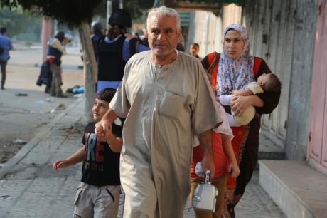Residents of Gaza leave their homes due to the threat of Israeli bombing