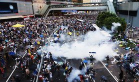 Hong Kong pro-democracy protesters encounter tear gas. Demotic/PH Yang. All rights reserved.