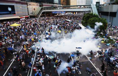 Hong Kong pro-democracy protesters encounter tear gas. Demotic/PH Yang. All rights reserved.