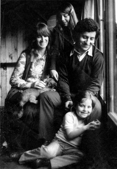 Victor Jara with his wife Joan Jara and kids