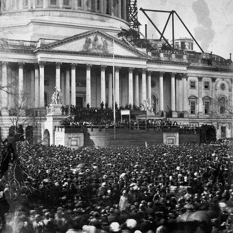 Participants and large crowd in front of the Capitol at Abraham Lincoln&#39;s inauguration in 1861