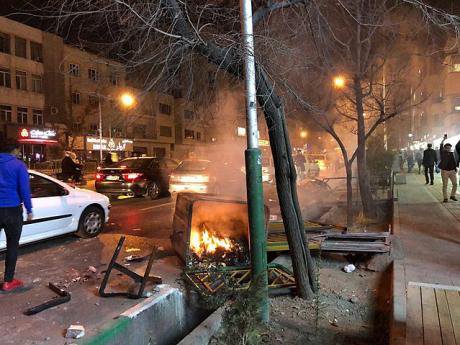 640px-Around_Ferdowsi_sq,_Tehran_-_30_December_2017.jpg