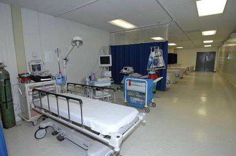 640px-Guantanamo_captive&#39;s_hospital_beds_-c.jpg