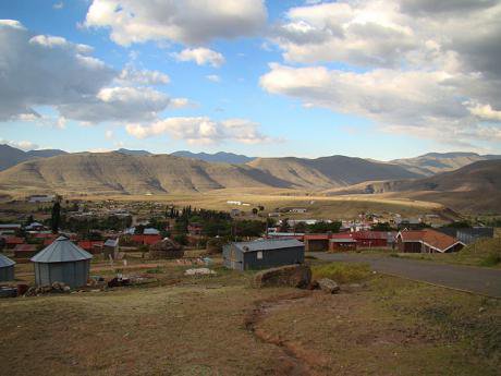 640px-Mokhotlong-Centre-and-Airport-2009.jpg