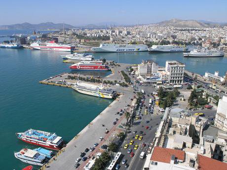 640px-Port_of_Piraeus.jpg