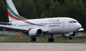 640px-Tatarstan_Airlines_Boeing_737-500_Kustov.jpg
