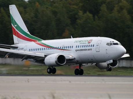 640px-Tatarstan_Airlines_Boeing_737-500_Kustov.jpg