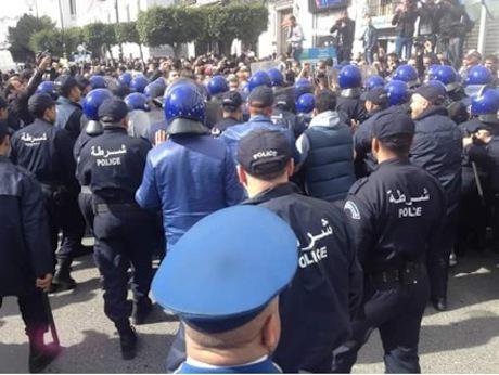 6 Police forces outnumber the very few activists who braved the streets on Tuesday 24 February 15 - Source- Adlène Meddi .jpg