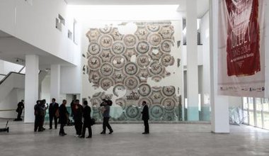 Tunisian police investigate Bardo museum attack.