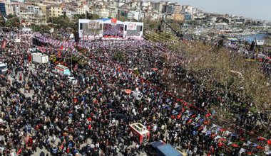 The CHP's first rally in Istanbul, April 11.