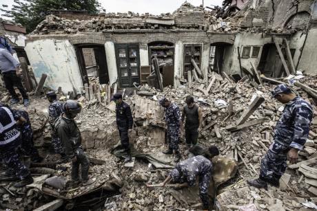Rescuers dig through the rubble, 17 April, 2015.