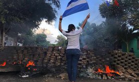 800px-2018_Nicaraguan_protests_-_woman_and_flag_0.jpg