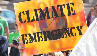 800px-Climate_Emergency_-_PeoplesClimate-Melb-IMG_8280_(15121150847).jpg