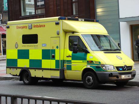 800px-London_Ambulance_at_Abbey_Road.jpg
