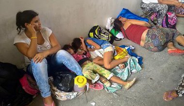 800px-Venezuelans_on_Cúcuta_streets.jpg