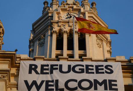 Madrid in solidarity with refugees at Ahora Madrid HQ.