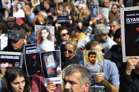 Trade union and civil society groups protest teh massacre in Ankara, October 13.