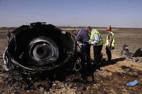 Debris of the A321 Russian airliner. Demotix/ahmed abd el fattah. All rights reserved.