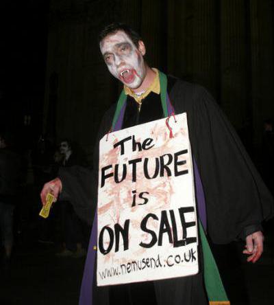 Anti-capitalist protesters held a Halloween celebration outside St. Paul&#39;s Cathedral. Demotix/Bimal Sharma. All rights reserved.