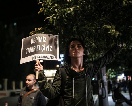 Street protest after leading lawyer Tahir Elci was killed in an armed attack, November 28, 2015.