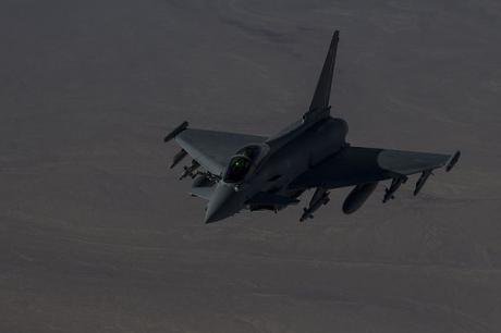 A_British_Typhoon_fighter_flies_over_Iraq_Dec._22,_2015.jpg