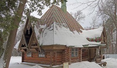 A wooden Russian teremok in winter. 