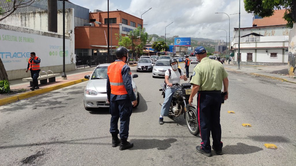 Agentes do Estado nos postos de controle nas estradas
