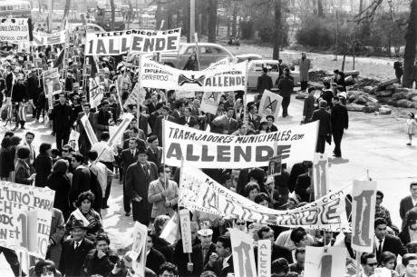 Allende_supporters.jpg