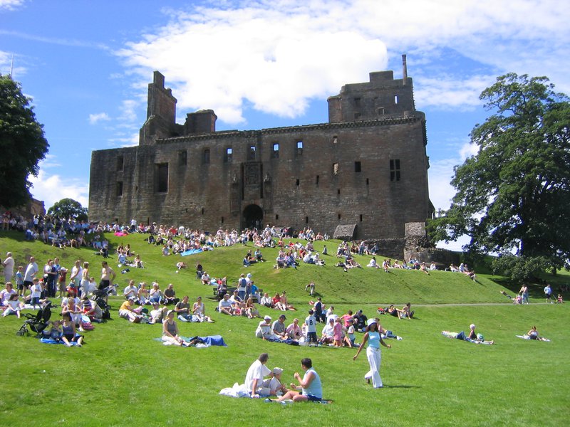 Am_linlithgow_palace_east.jpg
